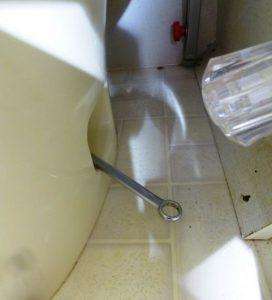 Right Flange Nut - plenty of room